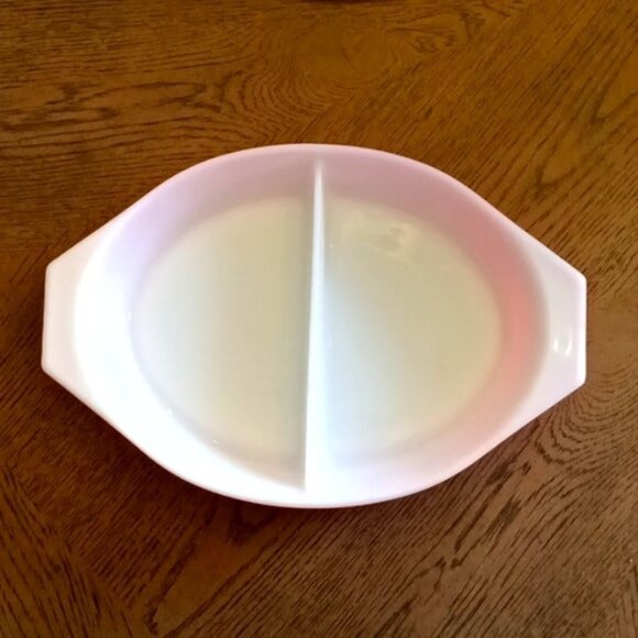 Vintage Pyrex Friendship Pattern 1.5 Quart Divided Casserole Dish with White Lid - Picture 6 of 11